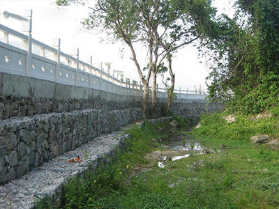 格宾石笼挡土墙